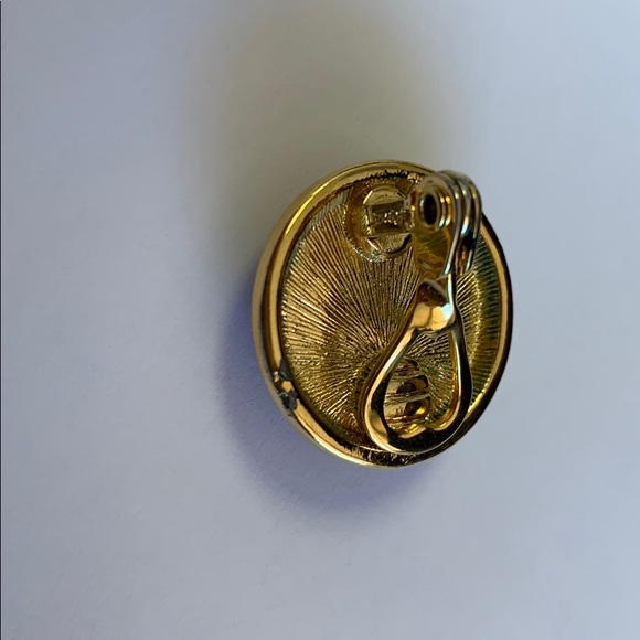 Vintage Monet clip on earrings - Picture 4 of 4